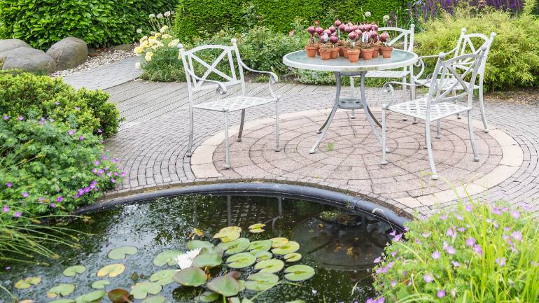 vijver stenen rand zichtbaarheid