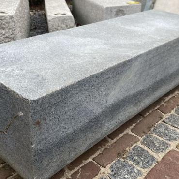 Treppenblock Granitgrau 30x24x100