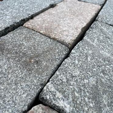 "Vlijmen" Zweeds graniet gezaagd